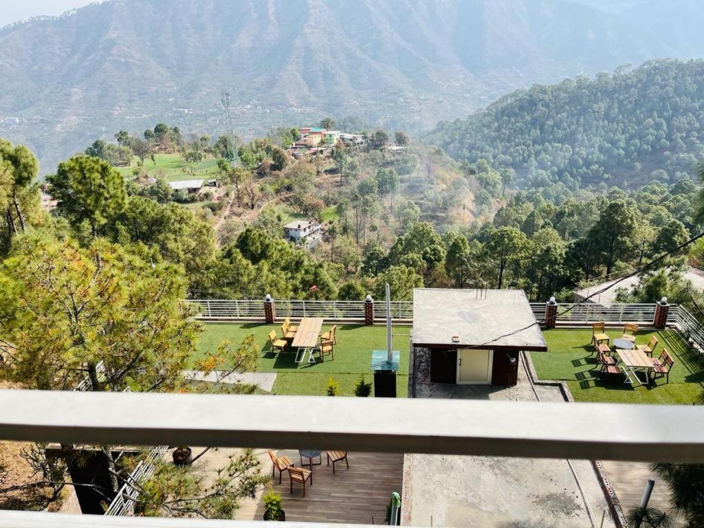 Hillcrest Heights Bed & Breakfast Kasauli Exterior photo