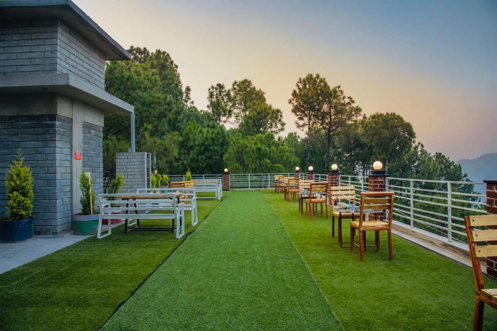 Hillcrest Heights Bed & Breakfast Kasauli Exterior photo